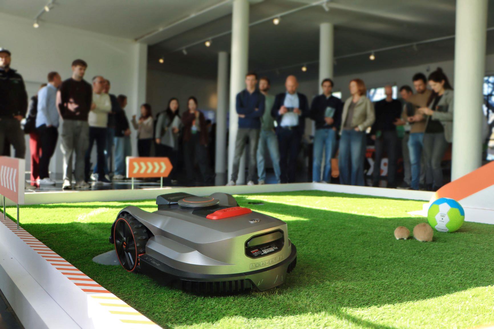 Sunseeker Robotics presenteert X Gen 2-serie in Amsterdam en brengt harmonie in de tuin tot leven Sunseeker Robotics presenteert X Gen 2-serie in Amsterdam en brengt harmonie in de tuin tot leven